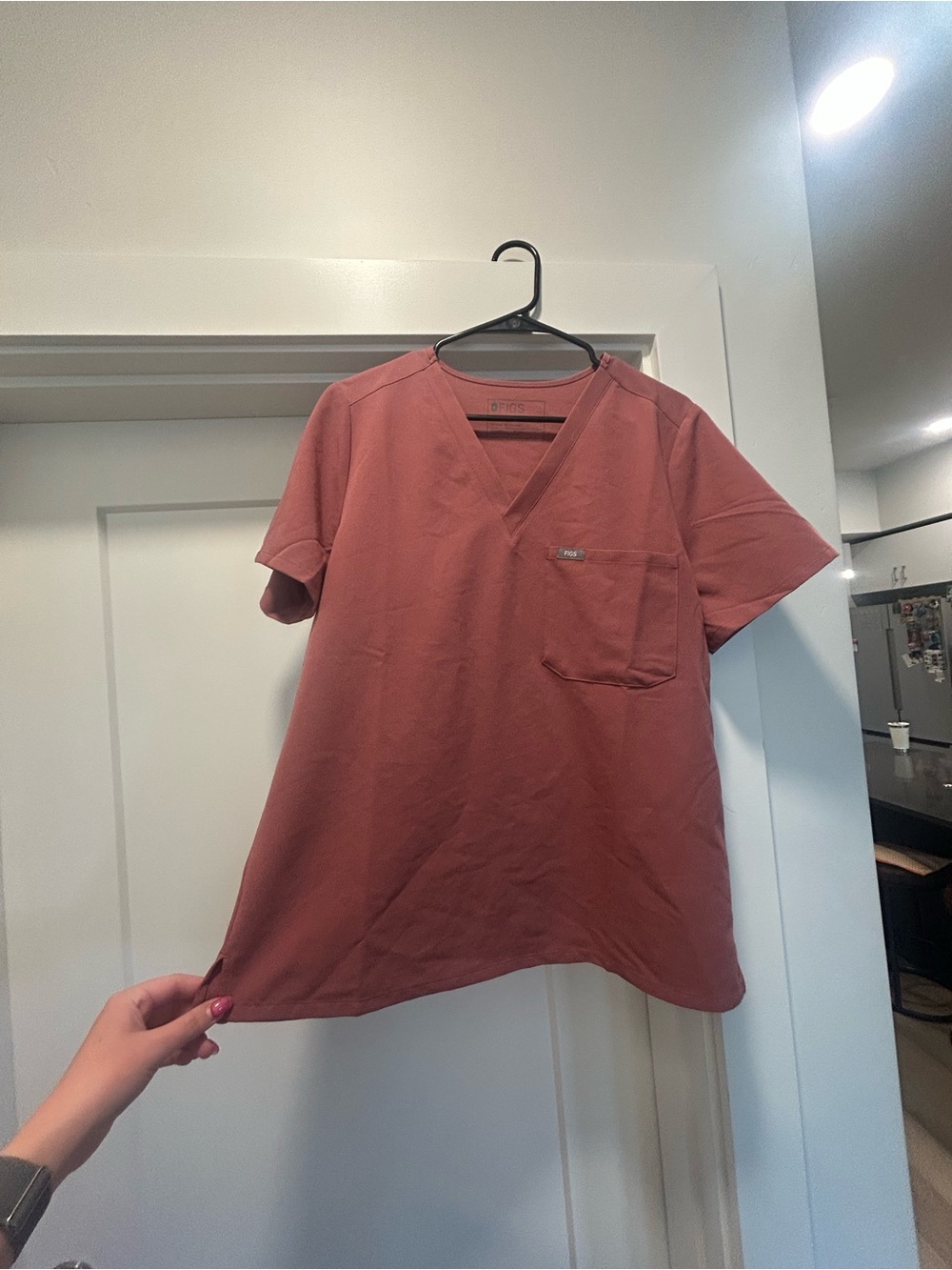 FIGS Catarina V-Neck Scrub Top — mauve - Picture 2 of 3